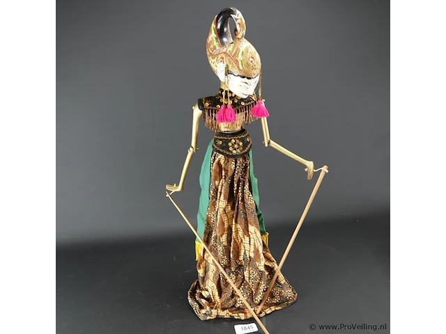 Authentieke indische wayang golek pop - afbeelding 2 van  5