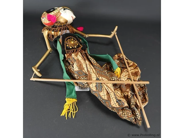 Authentieke indische wayang golek pop - afbeelding 5 van  5