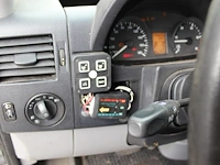 Auto ambulance mercedes benz sprinter 906 met kenteken 13-vgz-2. automaat. datum eerste toelating 29-05-2007. - afbeelding 3 van  17