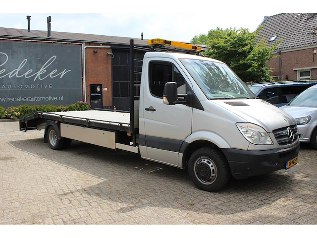 Auto ambulance mercedes benz sprinter 906 met kenteken 13-vgz-2. automaat. datum eerste toelating 29-05-2007. - afbeelding 1 van  17
