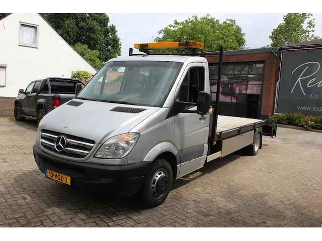 Auto ambulance mercedes benz sprinter 906 met kenteken 13-vgz-2. automaat. datum eerste toelating 29-05-2007. - afbeelding 10 van  17