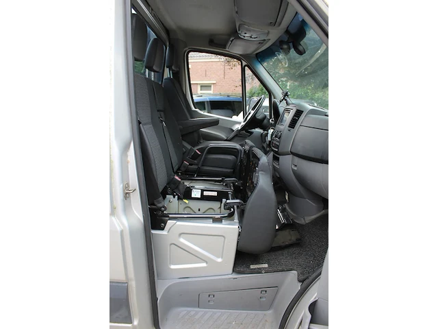 Auto ambulance mercedes benz sprinter 906 met kenteken 13-vgz-2. automaat. datum eerste toelating 29-05-2007. - afbeelding 14 van  17
