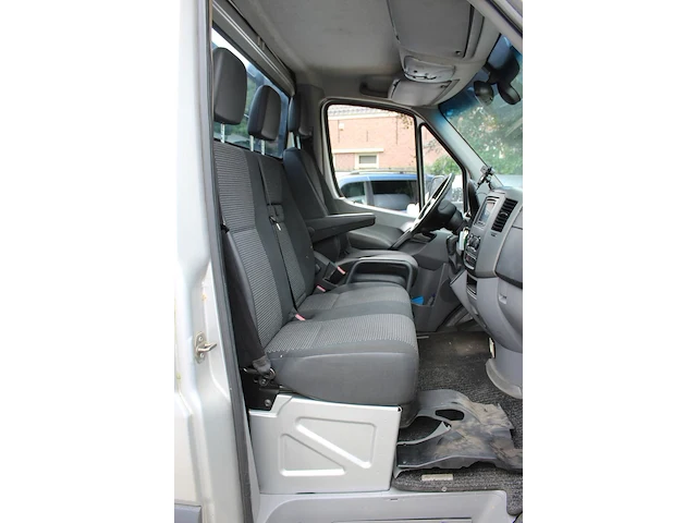 Auto ambulance mercedes benz sprinter 906 met kenteken 13-vgz-2. automaat. datum eerste toelating 29-05-2007. - afbeelding 15 van  17