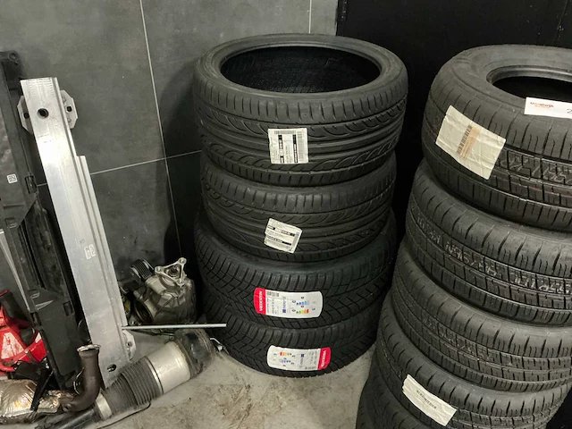 Auto onderdelen / banden - afbeelding 24 van  27