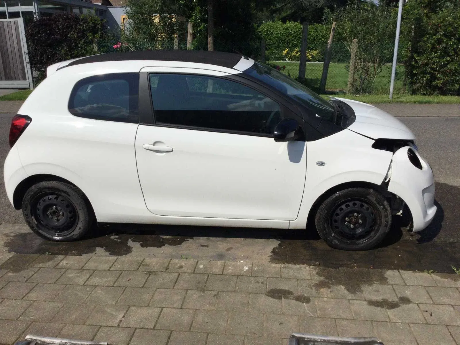 Auto onderdelen, garage gereedschappen en voertuigen (wegens stopzetting bedrijf)
