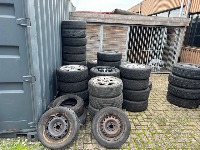 Auto wielen banden velgen - afbeelding 1 van  9