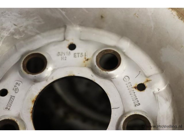 Autobanden met stalen velgen - 5 stuks - afbeelding 4 van  5