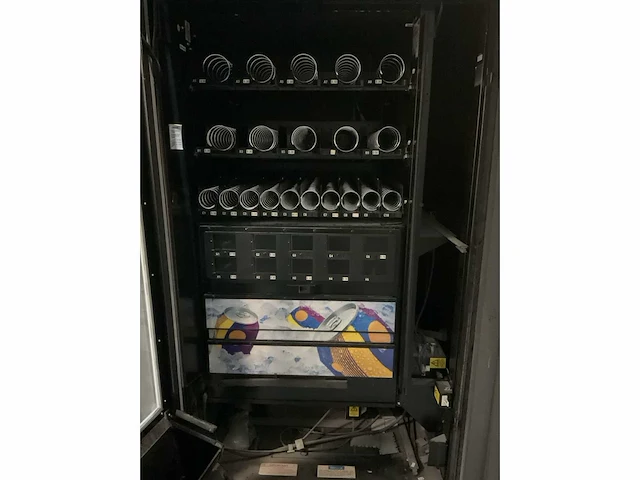 Autobar snack/blikjes automaat met muntproever - afbeelding 2 van  17