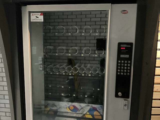 Autobar snack/blikjes automaat met muntproever - afbeelding 11 van  17