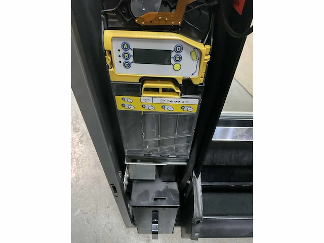 Autobar snack/blikjes automaat met muntproever - afbeelding 15 van  17