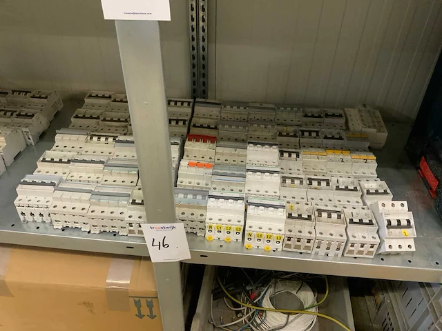 Automaat ( stroomonderbreker) (55x) - afbeelding 1 van  4