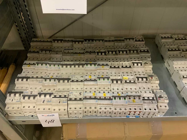 Automaat ( stroomonderbreker) (55x) - afbeelding 1 van  2