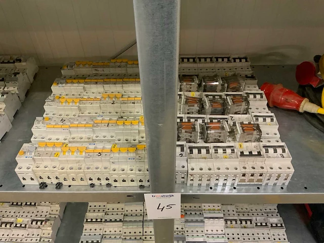 Automaat ( stroomonderbreker) (64x) - afbeelding 1 van  4