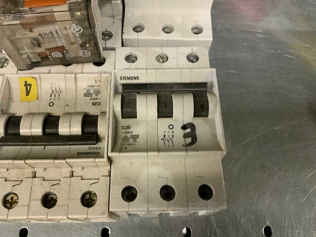 Automaat ( stroomonderbreker) (64x) - afbeelding 3 van  4