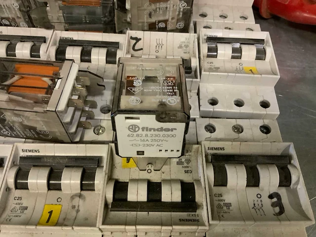Automaat ( stroomonderbreker) (64x) - afbeelding 4 van  4