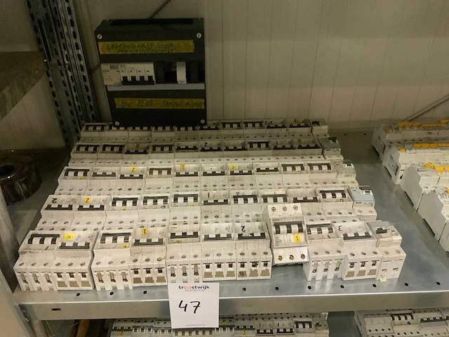 Automaten ( stroomonderbrekers) (55x) - afbeelding 1 van  3