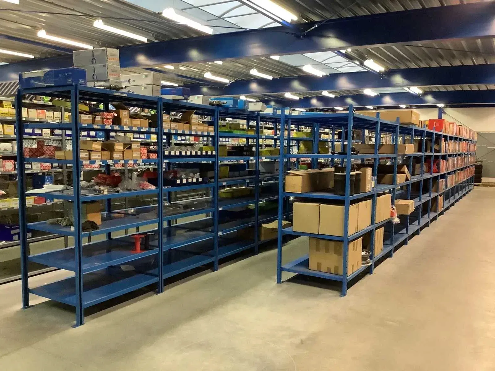 Automaterialen en inventaris wegens bedrijfsbeëindiging hofman te grootegast