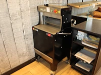 Automatische broodsnijmachine vlb pano. bouwjaar 2020. 230 volt. 12,5mm. afmeting 56 x 70 x 121 cm.