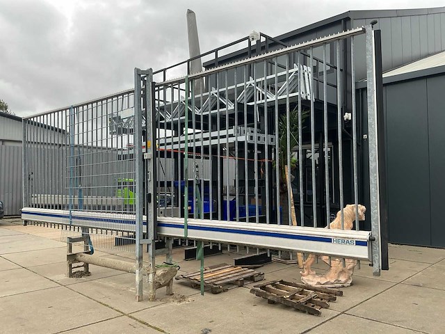 Automatische schuifpoort (7,84 mtr) - afbeelding 1 van  19