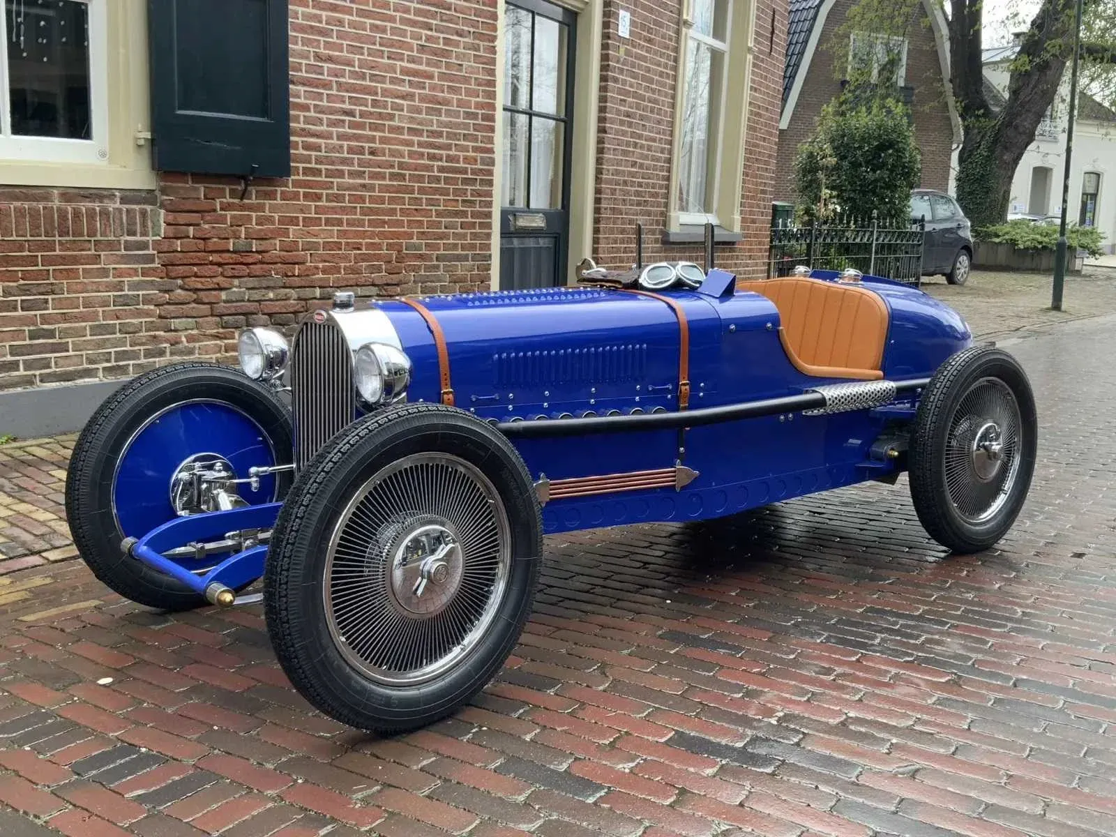 Automobilia, oldtimers, bromfietsen & motoren, artefacts curiosa & designmeubelen