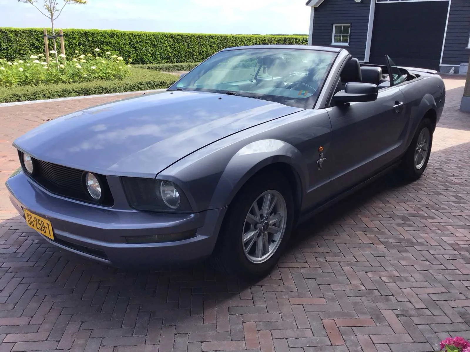 Auto's, bestelwagens, brommers en aanverwanten