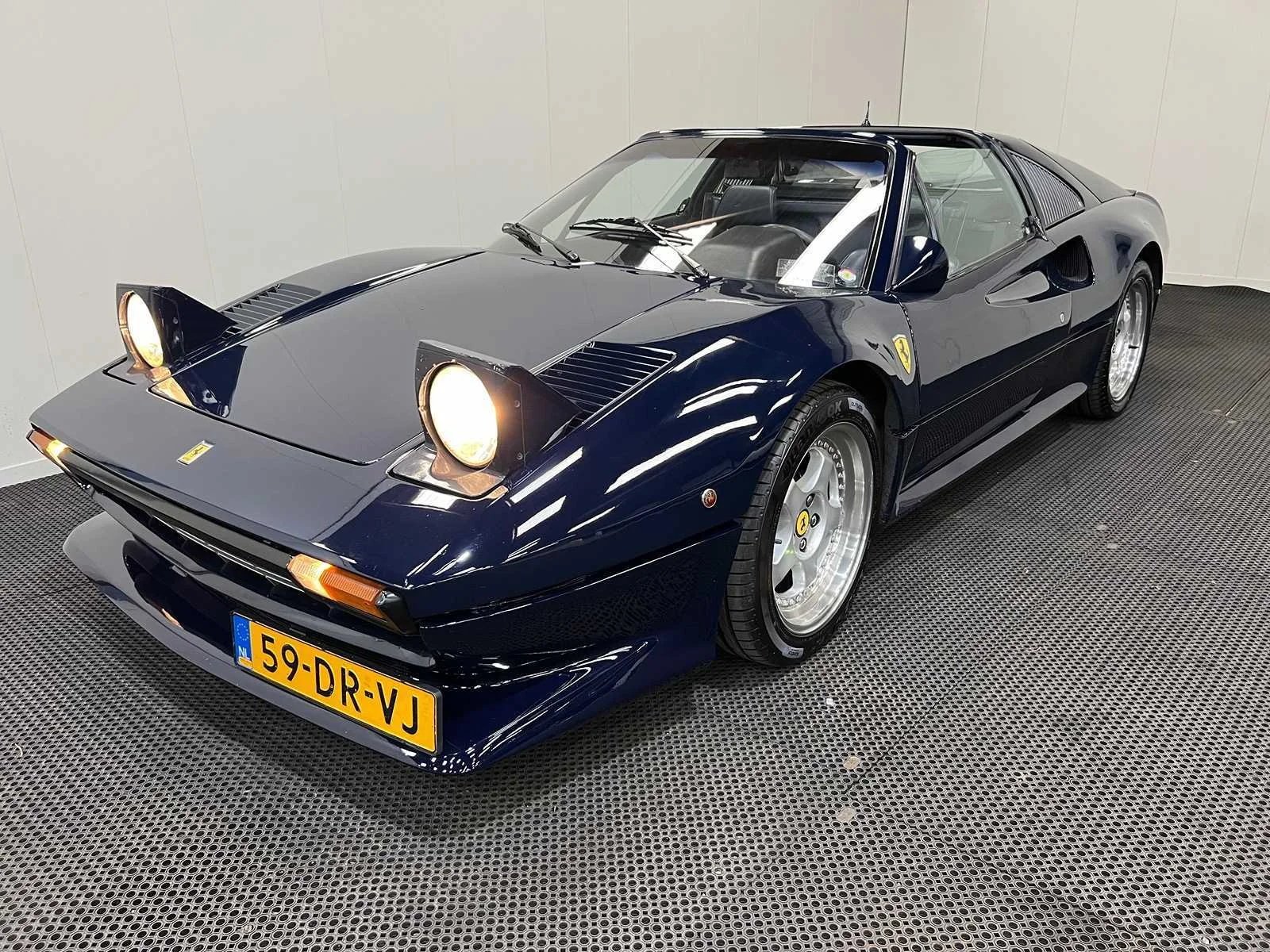 Auto's, oldtimers, bedrijfswagens, ex-lease auto's en motoren