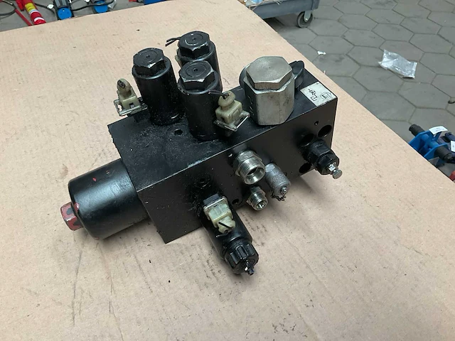 Av5971 ventiel blok - afbeelding 1 van  5