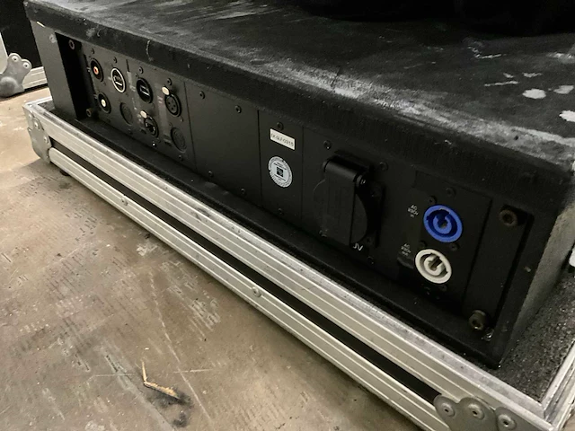 Avolites titan one inclusief dongle en dell touch pc - afbeelding 12 van  13