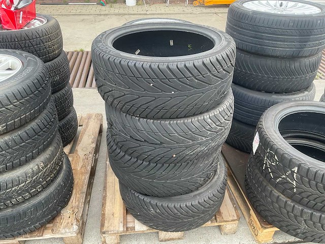 Avon autoband 245/40 zr18 (4x) - afbeelding 1 van  12