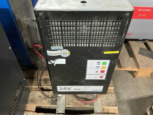Axima fortis - 24v 100a - acculaders - afbeelding 1 van  2