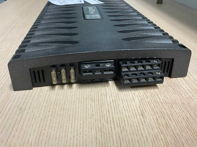 Axton c608 versterker - afbeelding 2 van  6