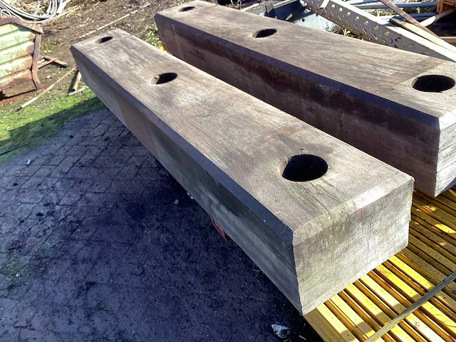 Azobe - 2200x345x250 - hardhout (4x) - afbeelding 1 van  6