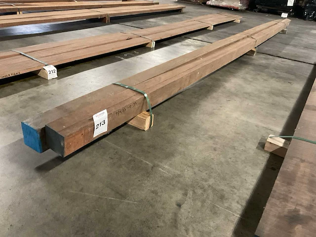 Azobé balk 100x100 mm (2x) - afbeelding 1 van  4