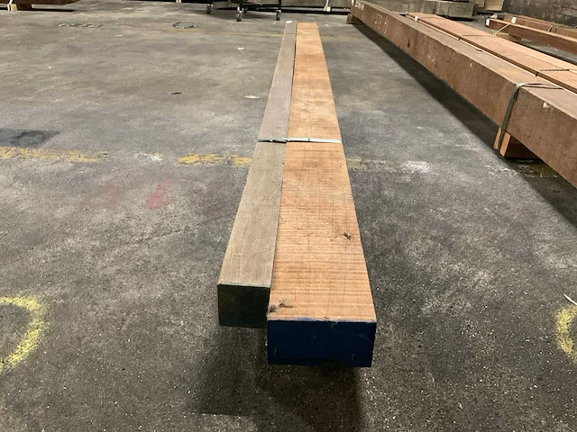 Azobé balk 80x150 mm en 80x80 mm - afbeelding 1 van  4