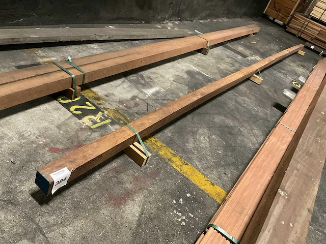 Azobé gepunte paal 80x80 mm - afbeelding 1 van  4