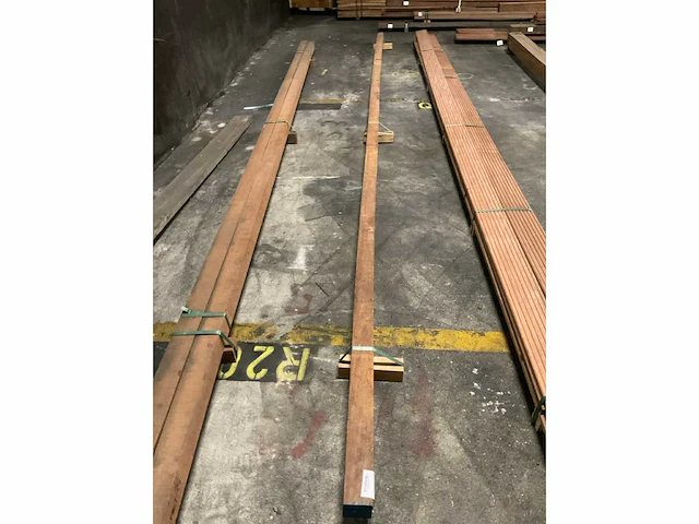 Azobé gepunte paal 80x80 mm - afbeelding 2 van  4