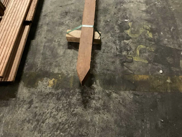 Azobé gepunte paal 80x80 mm - afbeelding 4 van  4