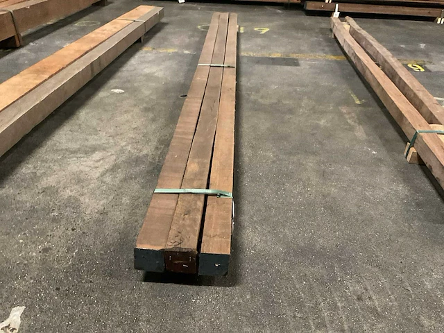 Azobé gepunte palen 70x70 mm (3x) - afbeelding 2 van  5