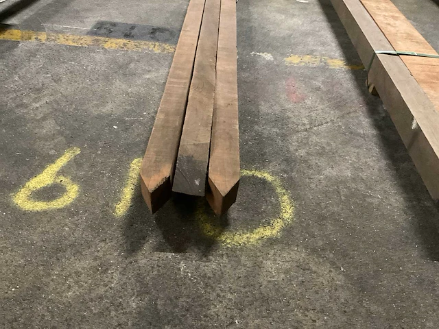 Azobé gepunte palen 70x70 mm (3x) - afbeelding 4 van  5