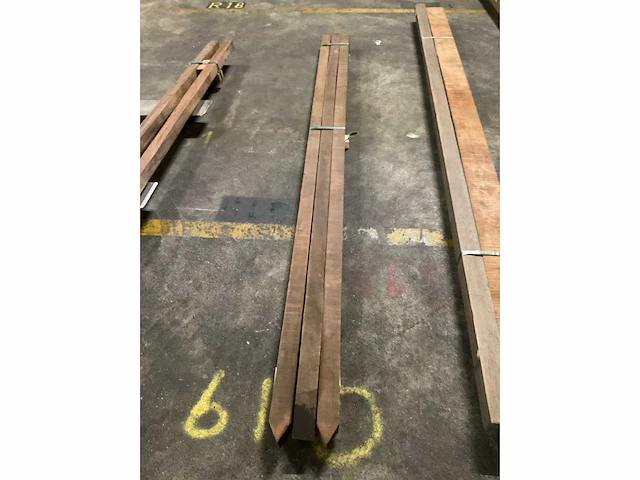 Azobé gepunte palen 70x70 mm (3x) - afbeelding 5 van  5