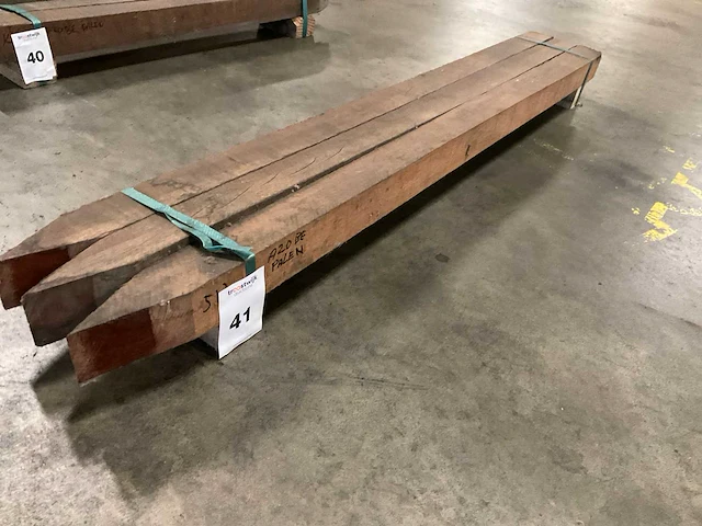 Azobé gepunte palen 70x70 mm (3x) - afbeelding 1 van  4