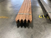 Azobé gepunte palen 70x70 mm (5x) - afbeelding 4 van  5