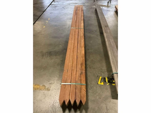 Azobé gepunte palen 70x70 mm (5x) - afbeelding 5 van  5