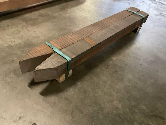 Azobé gepunte palen 80x80 mm (2x) - afbeelding 3 van  4