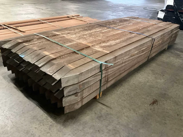 Azobé gepunte palen 80x80 mm (52x) - afbeelding 3 van  6