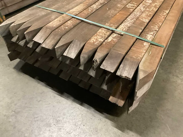 Azobé gepunte palen 80x80 mm (52x) - afbeelding 6 van  6