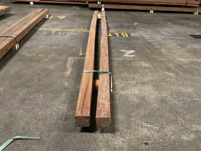 Azobé gepunte palen geschaafd 65x65 mm (2x) - afbeelding 2 van  5