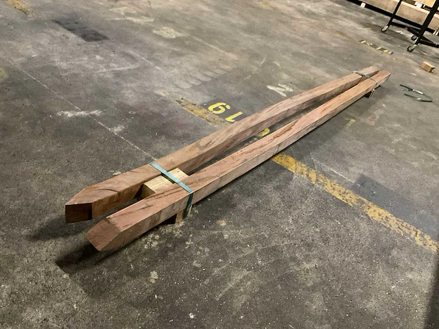 Azobé gepunte palen geschaafd 65x65 mm (2x) - afbeelding 3 van  5