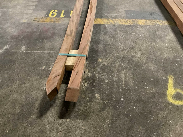 Azobé gepunte palen geschaafd 65x65 mm (2x) - afbeelding 4 van  5