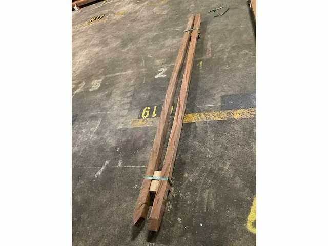 Azobé gepunte palen geschaafd 65x65 mm (2x) - afbeelding 5 van  5